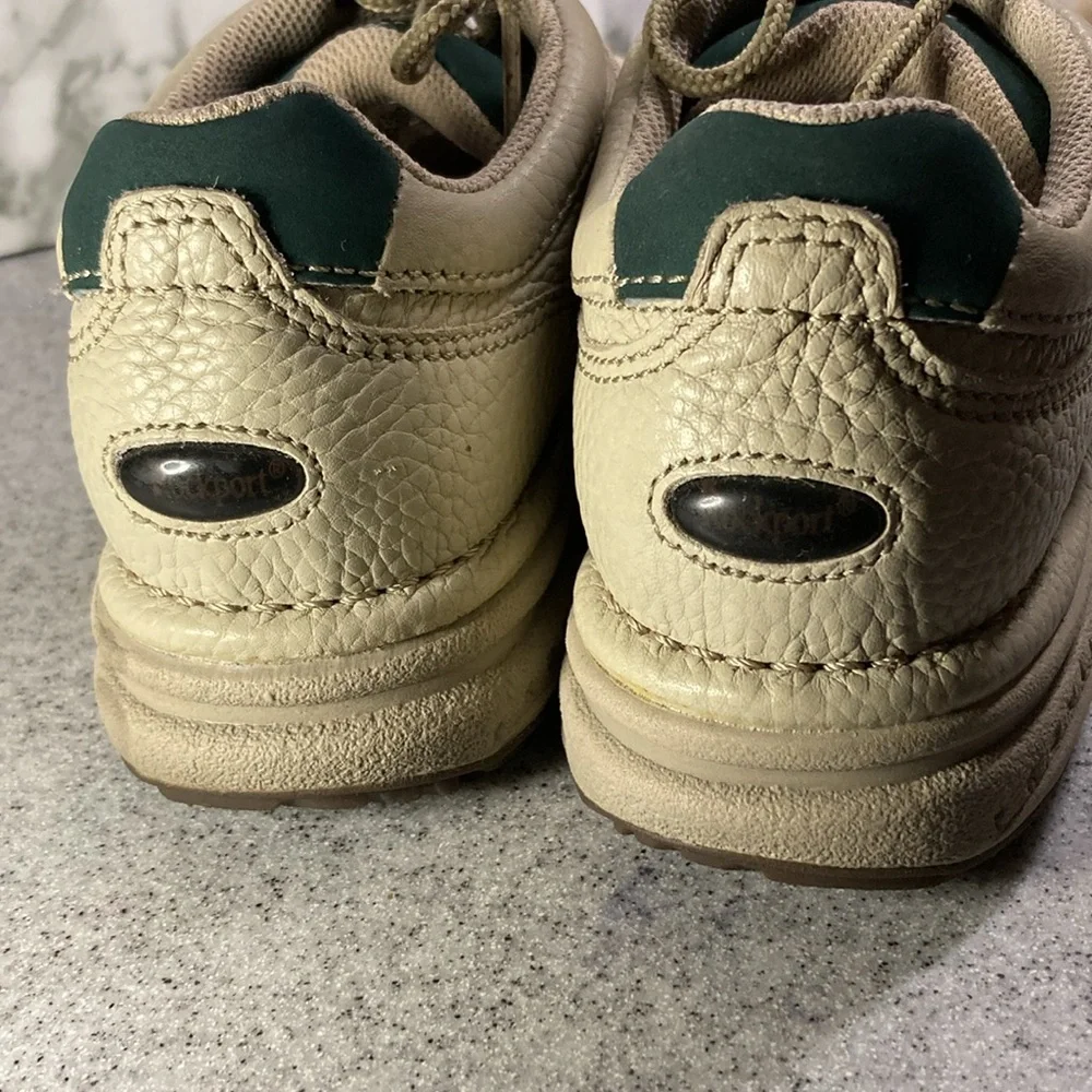 Rockport prowalker‎ leather cream lace ups. Size 8n. Very good condition Box 9